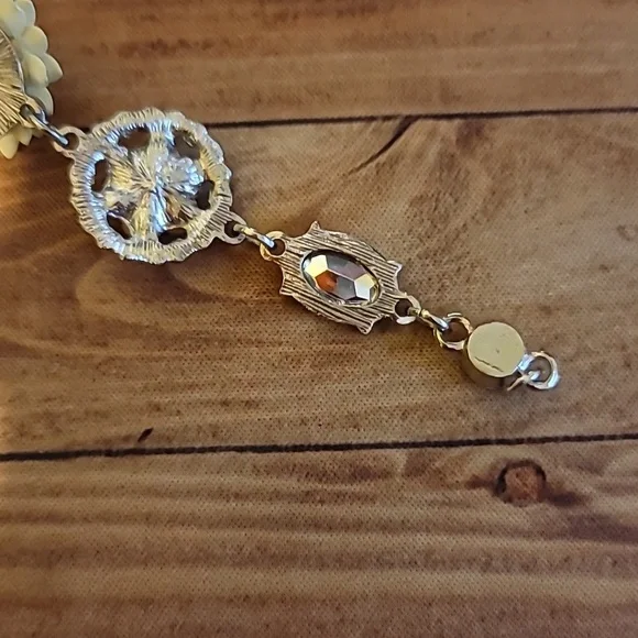 Rhinestone and Flower Bracelet - Picture 7 of 9